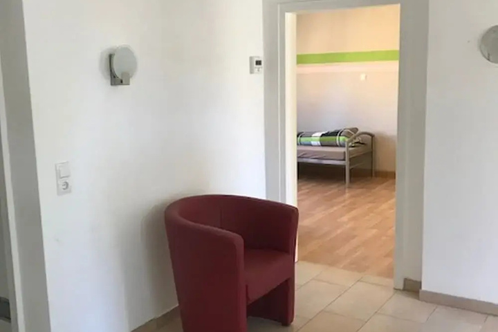 Room 8 of 10