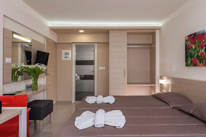 Room 17 of 80