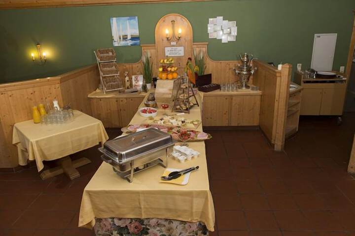 Dining 24 of 41