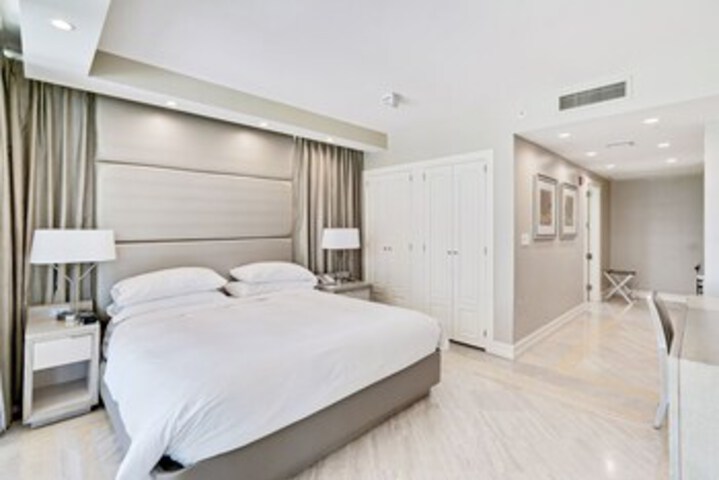 Room 228 of 318