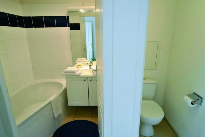 Room 9 of 21
