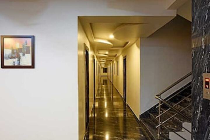 Ballroom/Hall 3 of 3