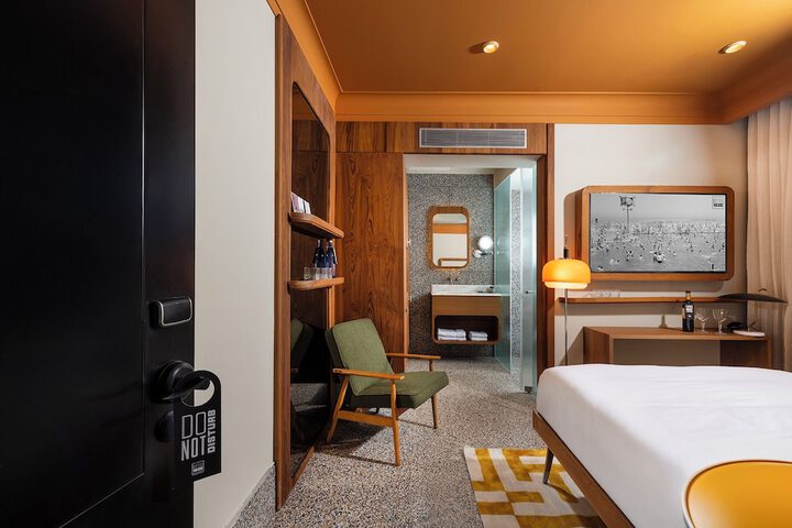 Room 9 of 39