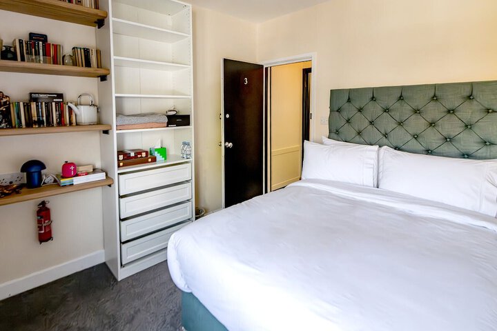 Room 5 of 36