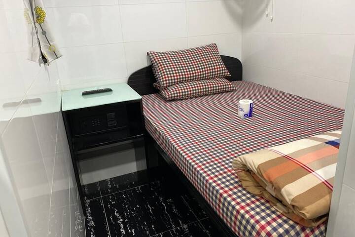 Room 9 of 20