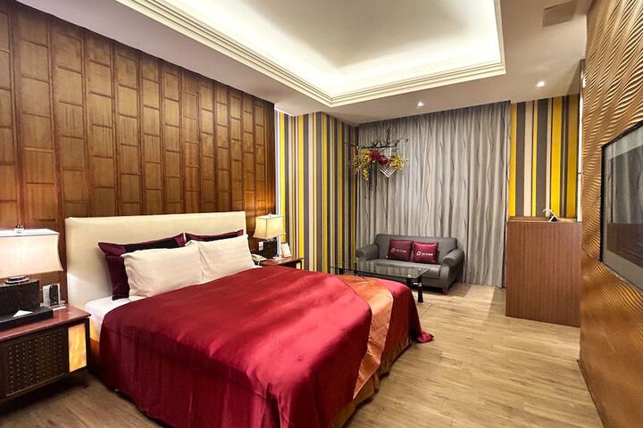Room 32 of 97