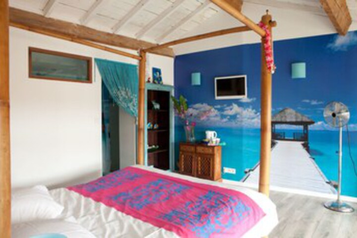 Room 4 of 12