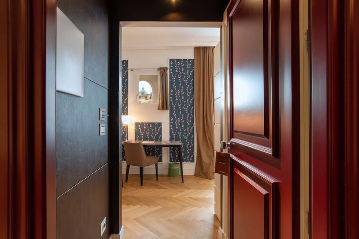 Room 42 of 83