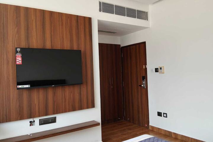 Room 11 of 33