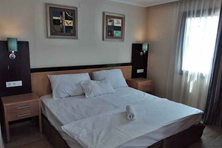 Room 3 of 16