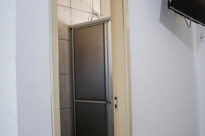Room 27 of 80