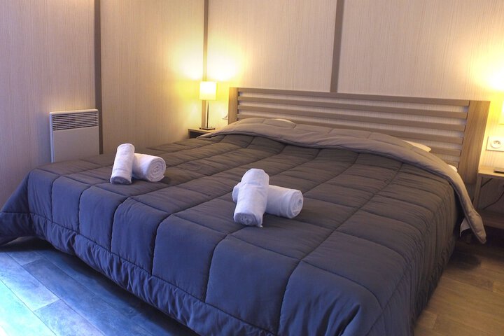 Room 5 of 76