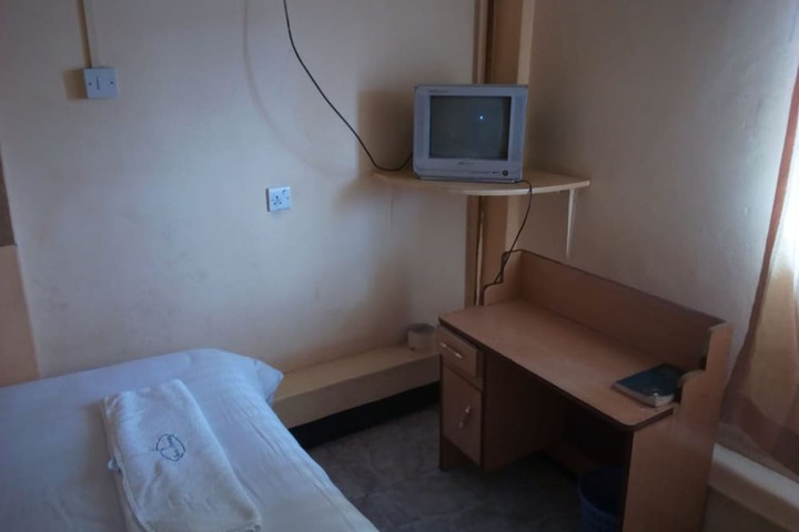 Room 8 of 13