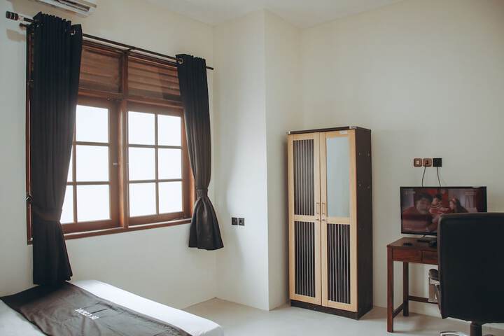 Room 4 of 37