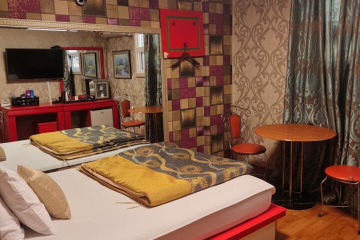 Room 4 of 10