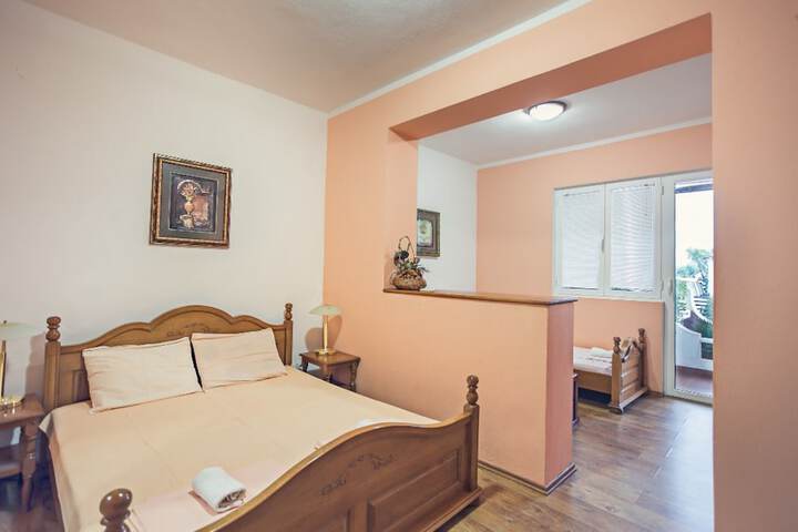 Room 16 of 62