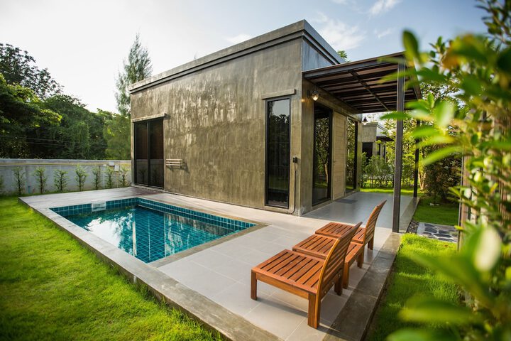 Pool 44 of 114