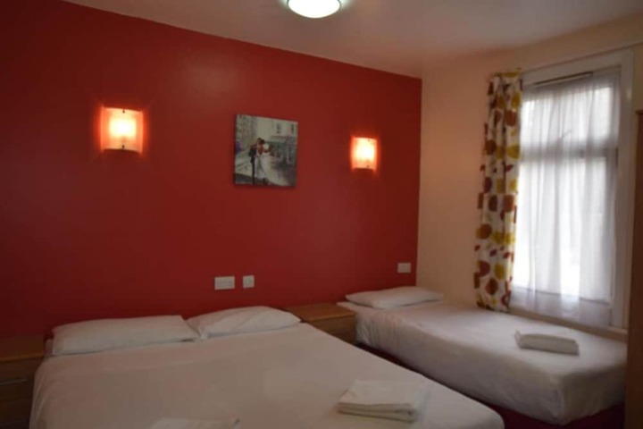 Room 17 of 40
