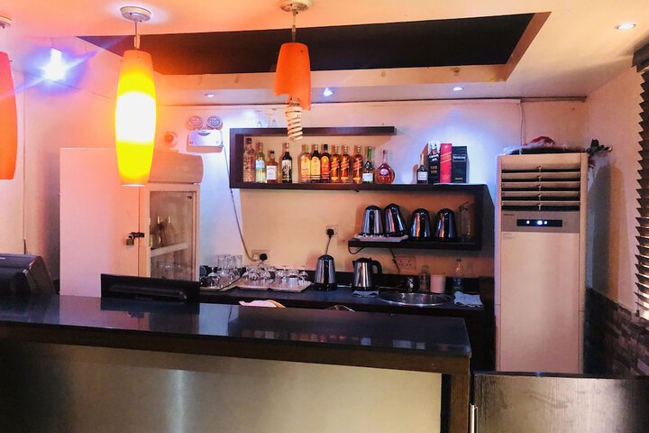 Lounge 31 of 40