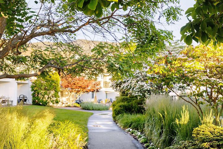 Hotel Exterior 146 of 170