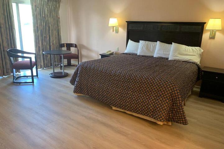 1 King Bed (7 of 12)