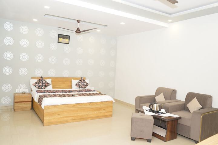 Room 9 of 31