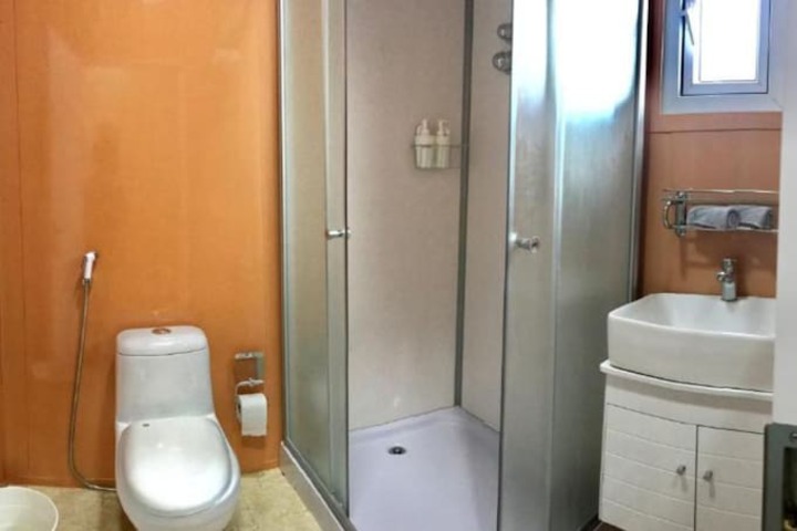 Room 11 of 40