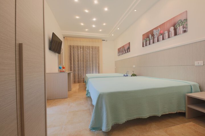 Room 8 of 37