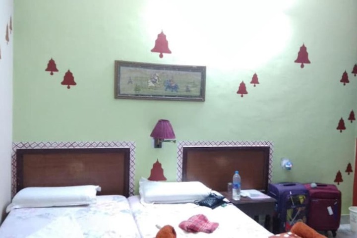 Room 5 of 15