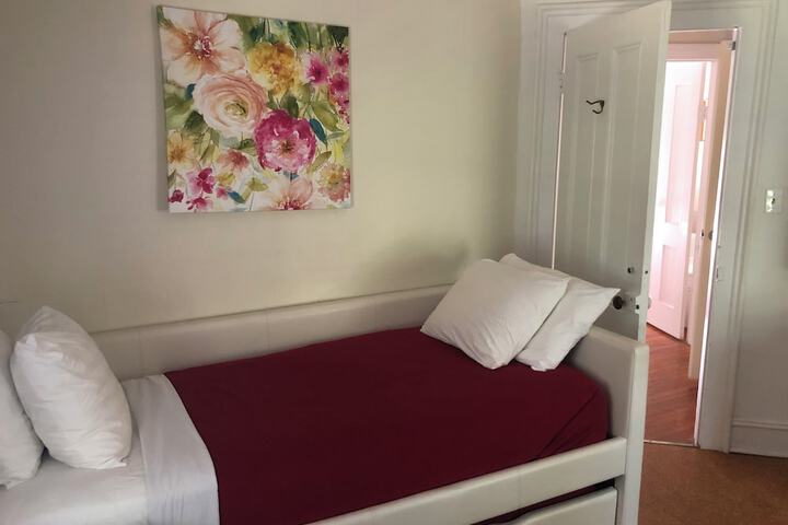 Room 32 of 68