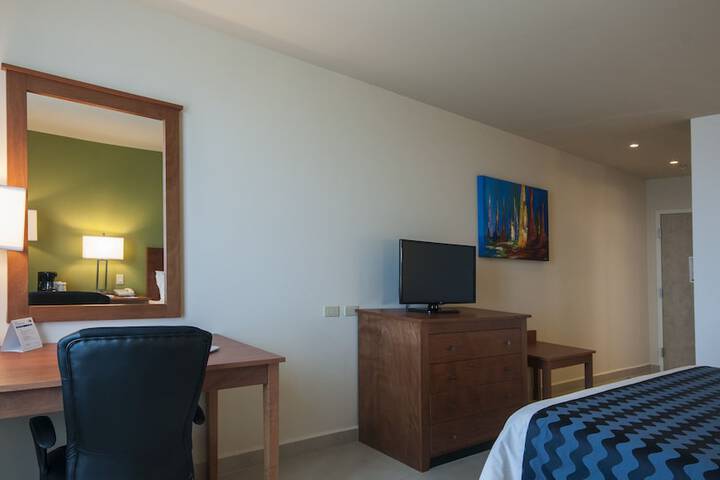 Room 5 of 93