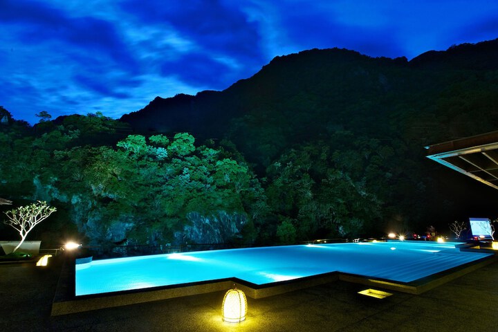 Pool 33 of 92