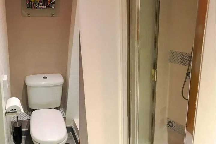 Room 8 of 13