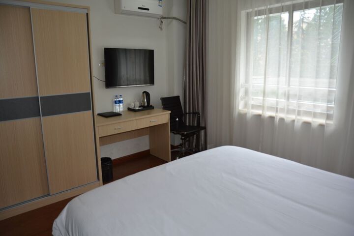 Room 2 of 8