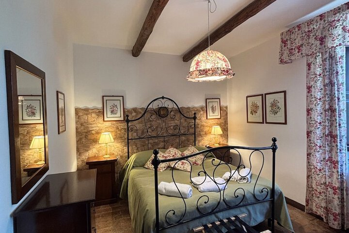 Room 6 of 63