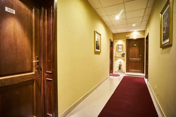 Room 7 of 9