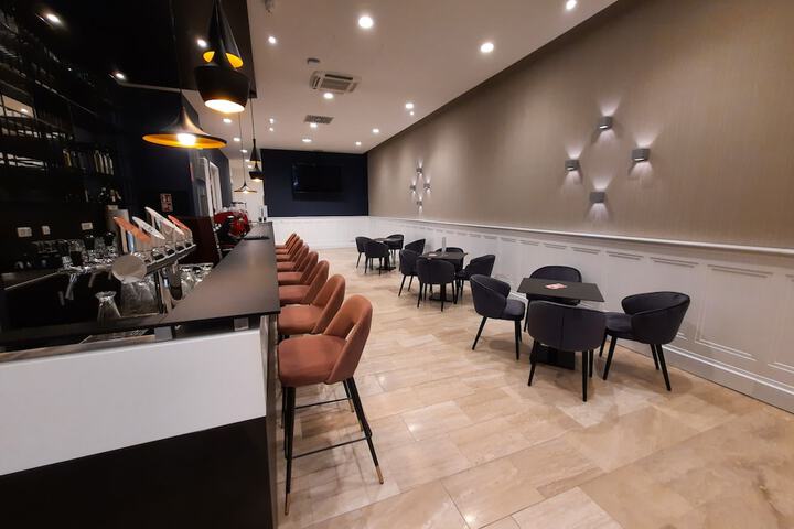 Lounge 40 of 48