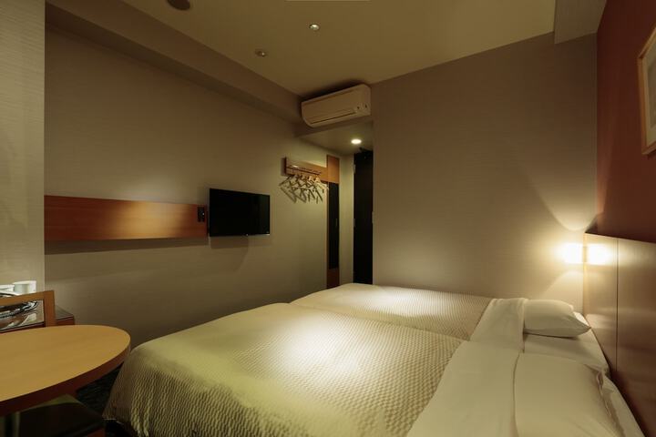 Room 19 of 50