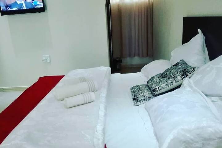 Room 4 of 12
