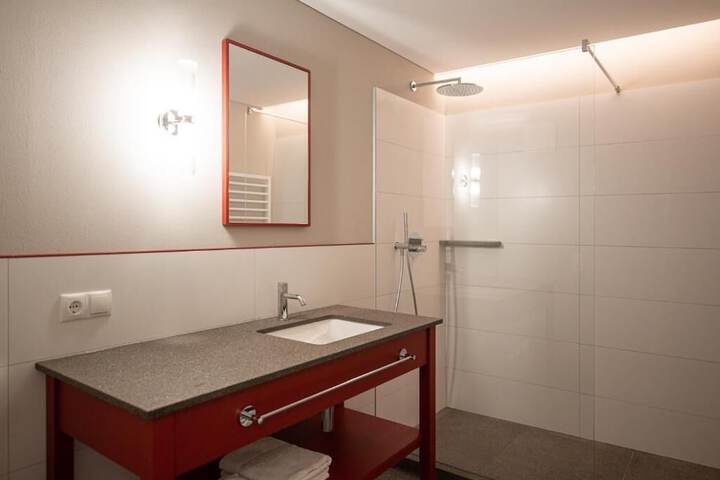 Room 7 of 19