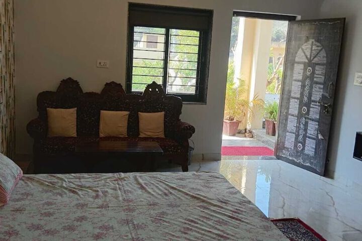 Room 4 of 28