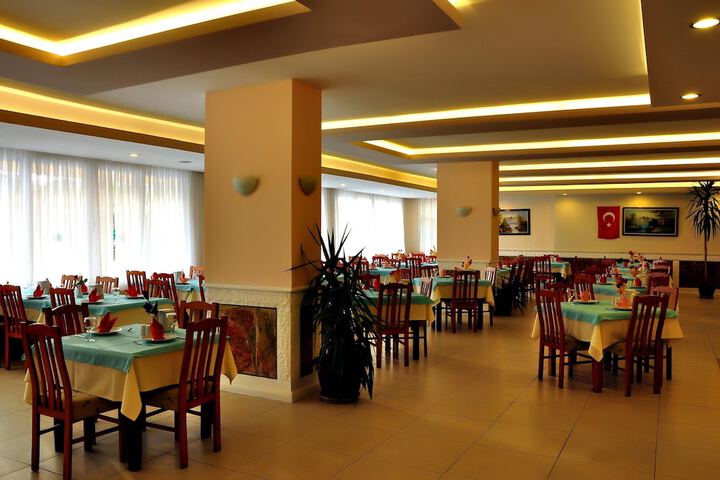 Dining 37 of 67
