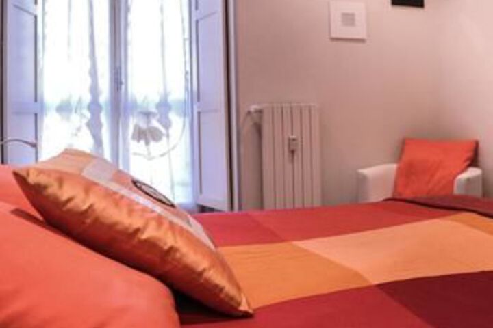 Room 7 of 12