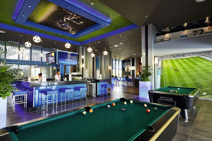 Lounge 79 of 90