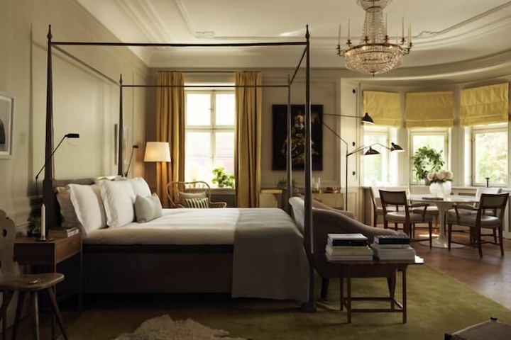 Room 10 of 65