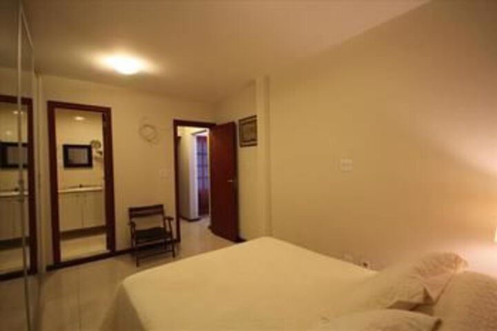 Room 13 of 32