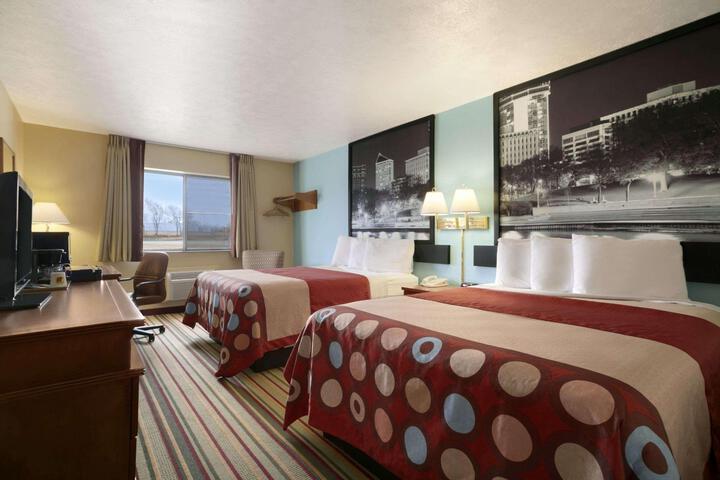 2 Double Beds (3 of 8)