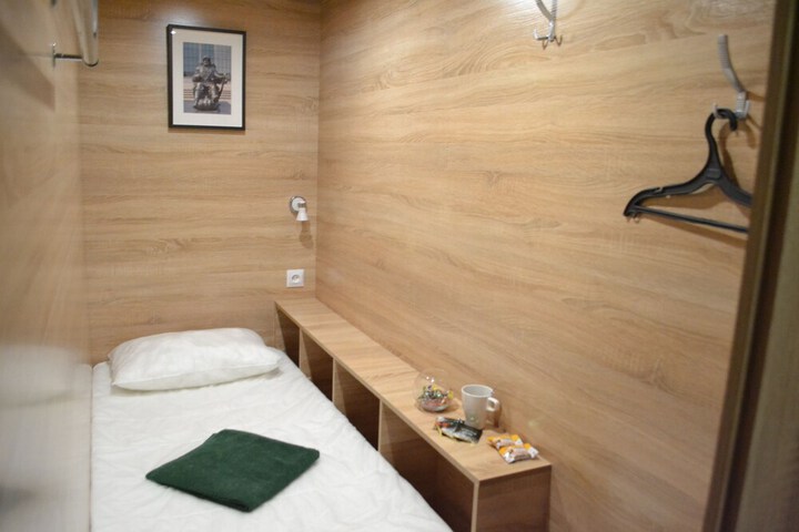 Room 9 of 33