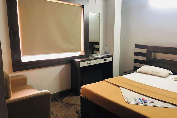 Room 12 of 20