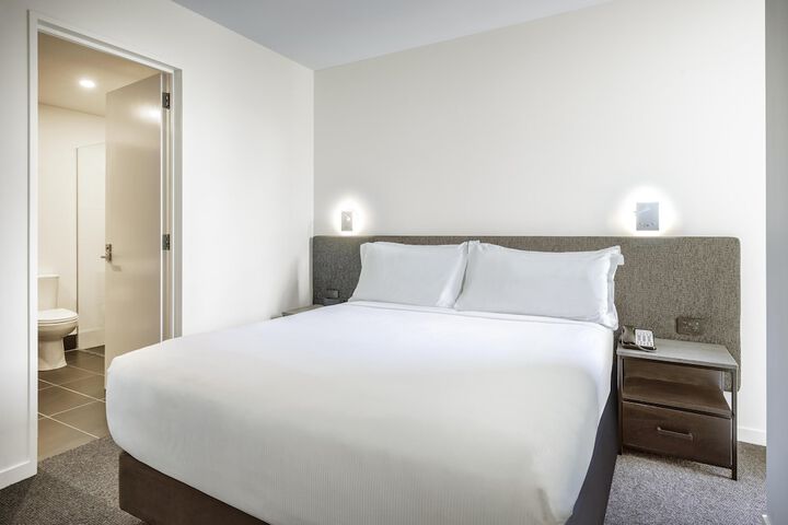 Room 18 of 109